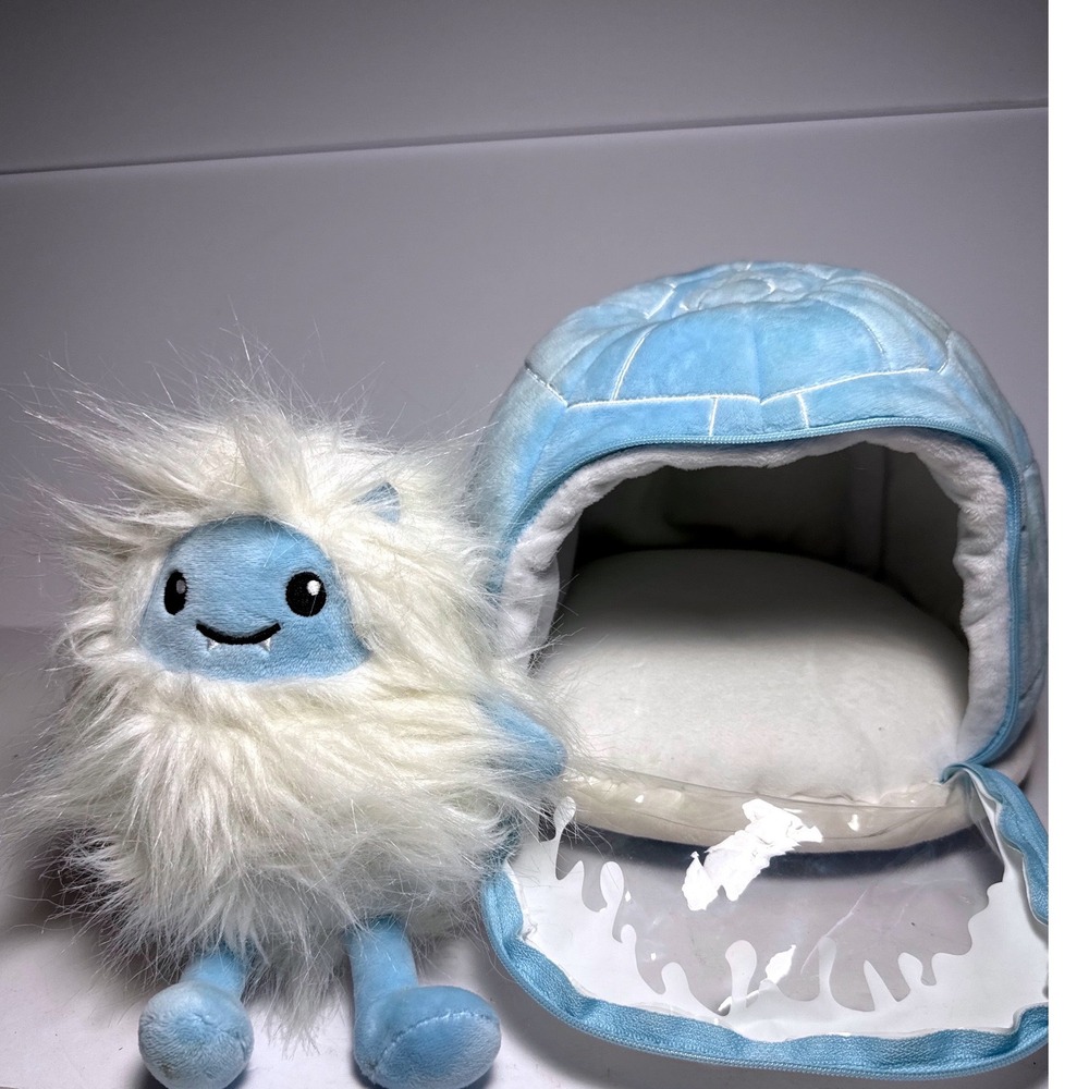 Iscream Yeti Plush Toy Kids Small Blue White Excellent Igloo Carrying Case Set